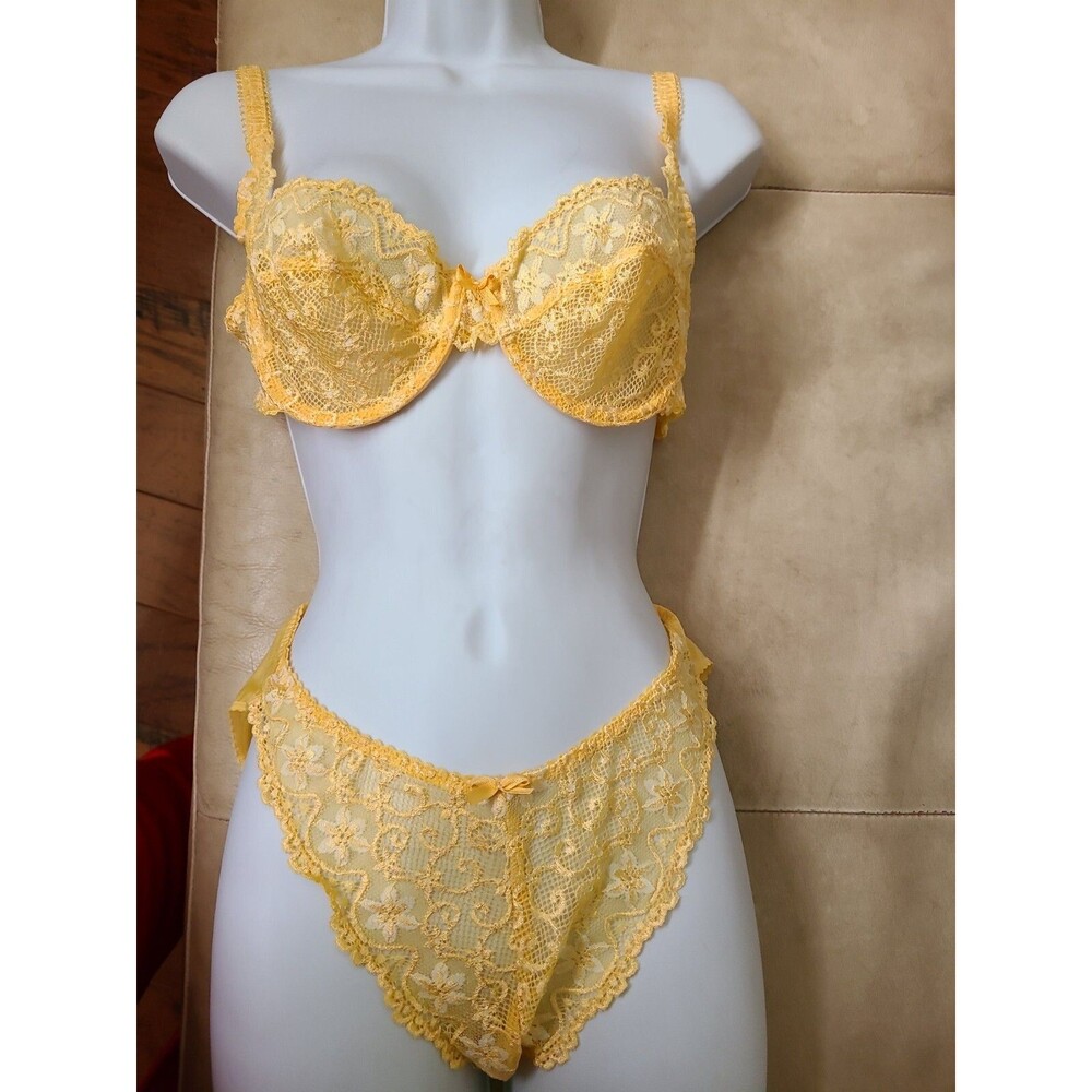 PASSIONATA bra 34c  40 m yellow embroidery made in France beautiful new